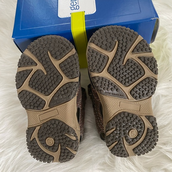Genuine Kids Osh Kosh Baby’s First Sandals - Picture 6 of 6